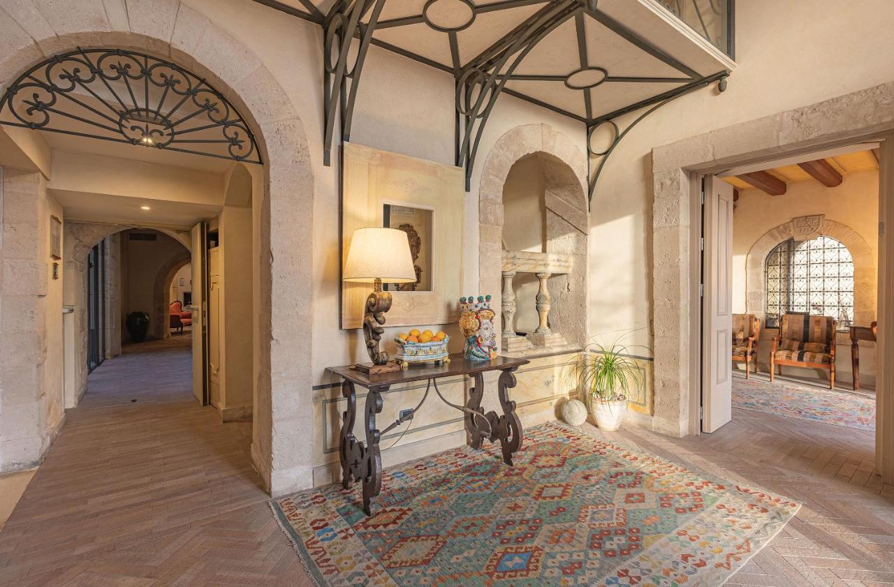 Algila Ortigia Charme Hotel Syrakusa Exteriör bild