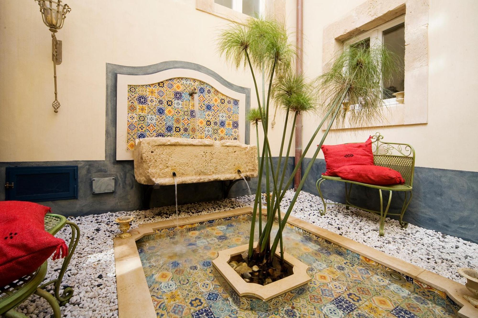 Algila Ortigia Charme Hotel Syrakusa Exteriör bild